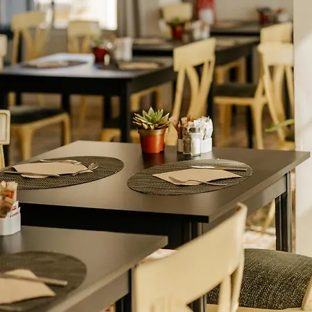 Reveron Plaza Ξενοδοχείο