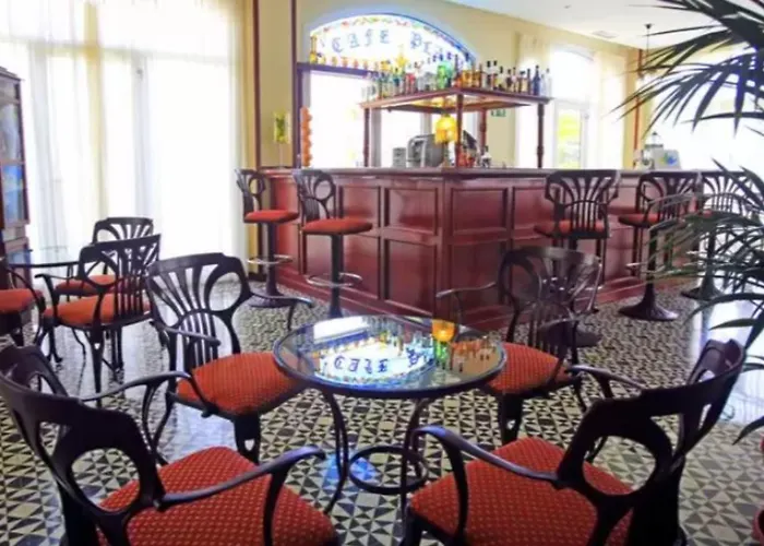 فندق Reveron Plaza لوس كريستيانوس