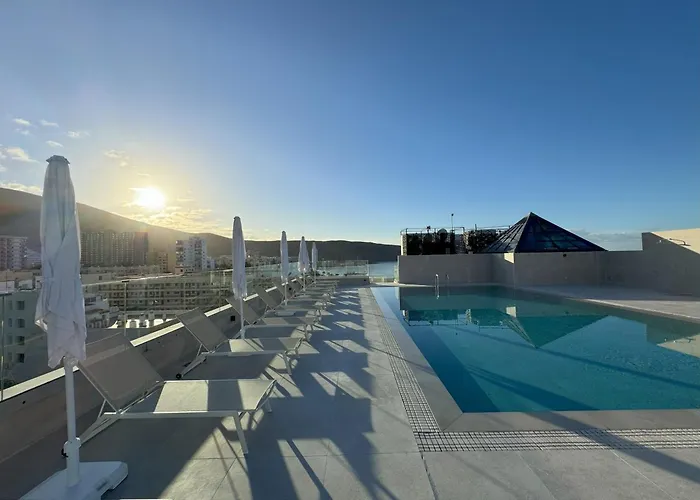 فندق Reveron Plaza لوس كريستيانوس