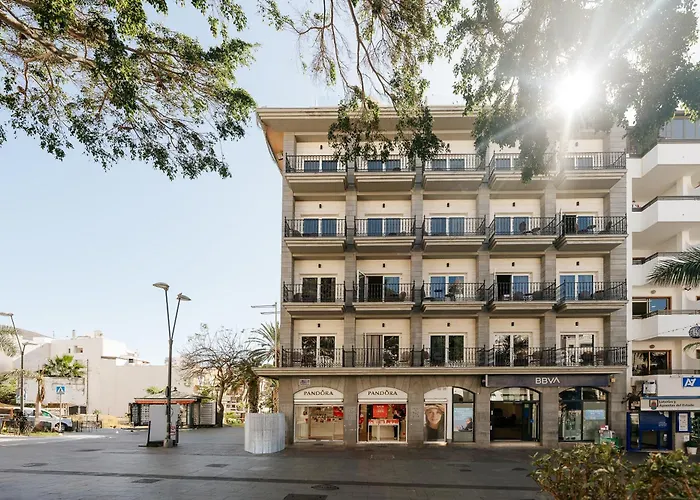 Reveron Plaza فندق 4*