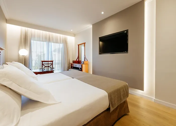 فندق Reveron Plaza 4*