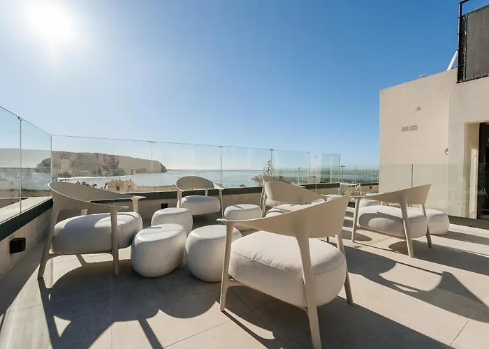 Reveron Plaza فندق