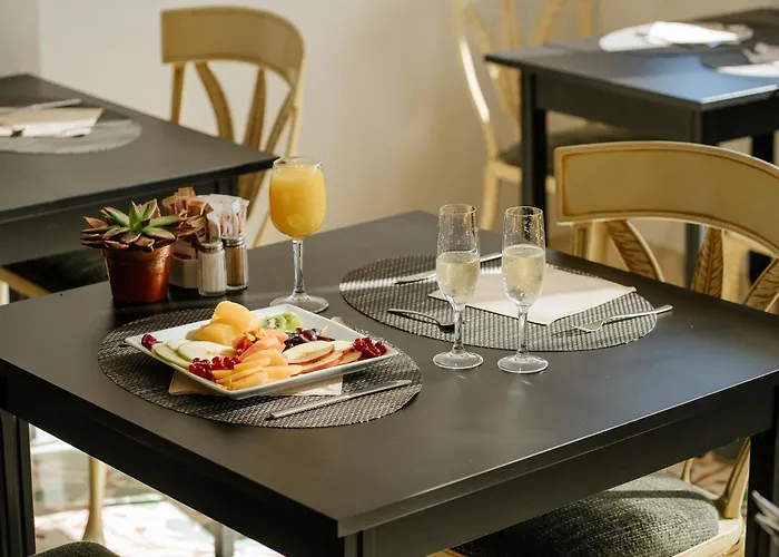 فندق Reveron Plaza 4*