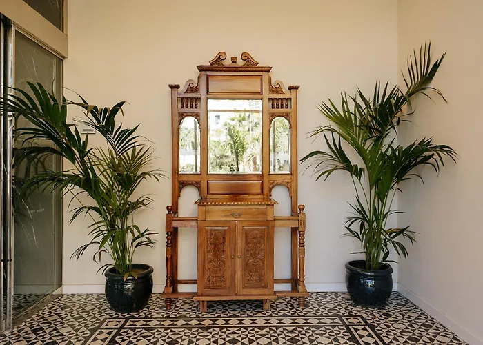 Reveron Plaza فندق لوس كريستيانوس