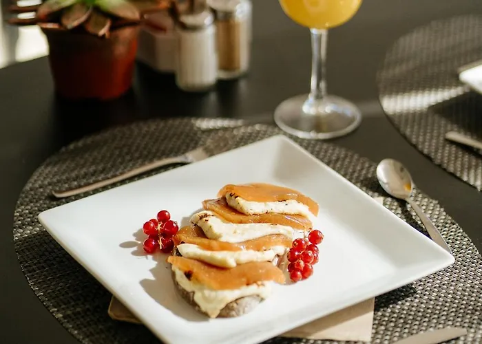 Reveron Plaza لوس كريستيانوس