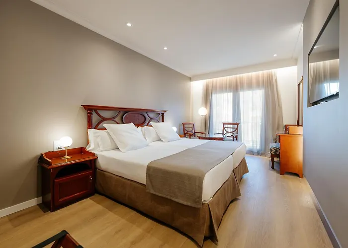 Reveron Plaza لوس كريستيانوس