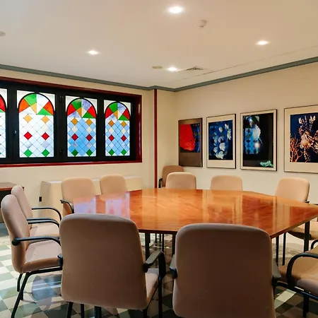 Reveron Plaza Hotel 4*