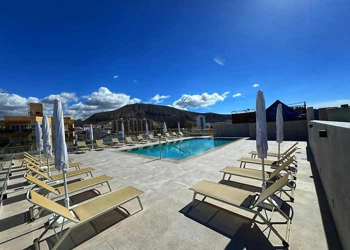 Reveron Plaza Отель