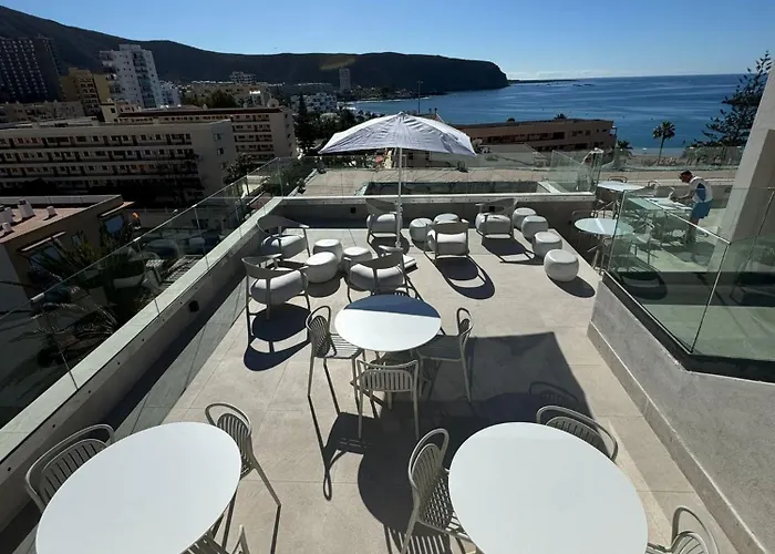 Reveron Plaza Отель