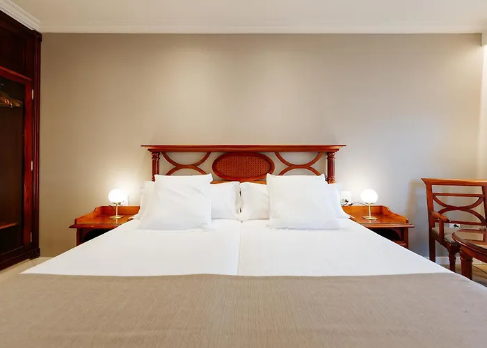 Reveron Plaza Лос Кристианос