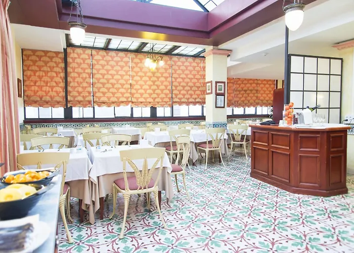 Отель Reveron Plaza 4*