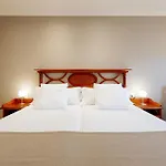 Reveron Plaza 洛斯克里斯蒂亚诺斯