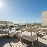 Reveron Plaza 酒店