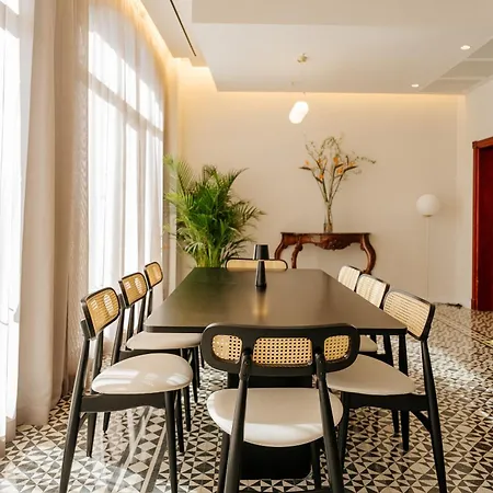Reveron Plaza 4*