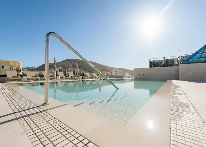 Reveron Plaza 4*
