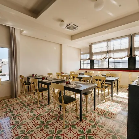 Reveron Plaza Hotel 4*