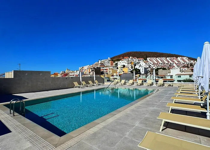 מלון Reveron Plaza 4*