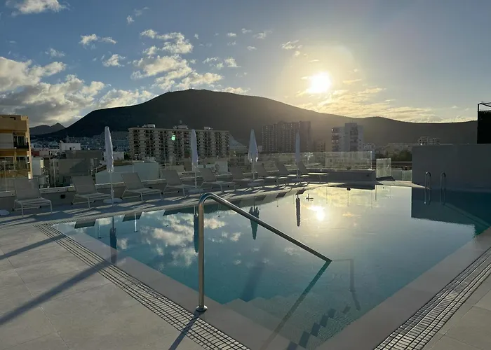 Reveron Plaza מלון 4*