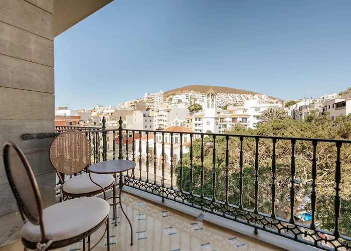 מלון Reveron Plaza לוס כריסטיאנוס