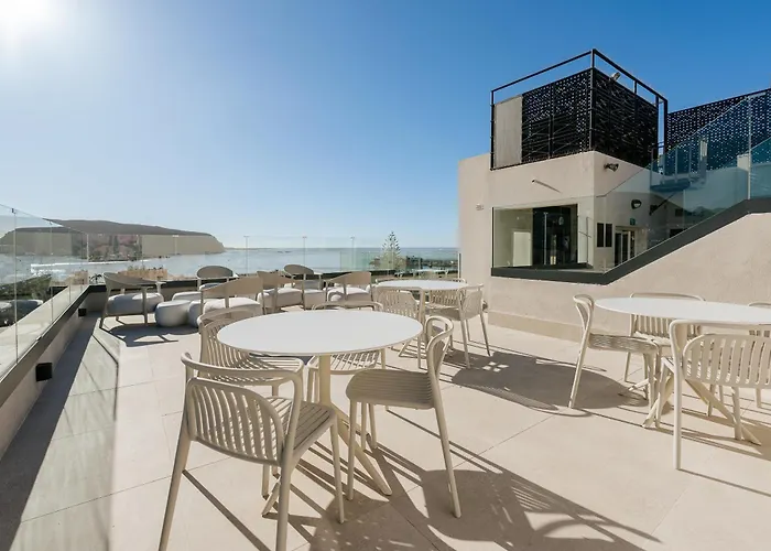 מלון Reveron Plaza